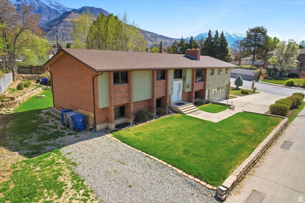 Image 3 of property listing at 793 E ORCHARD DR, Pleasant Grove, UT 84062