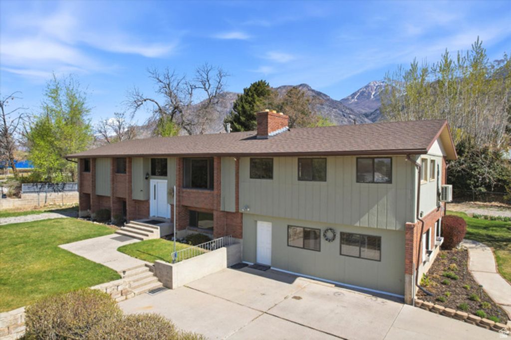 Image 4 of property listing at 793 E ORCHARD DR, Pleasant Grove, UT 84062