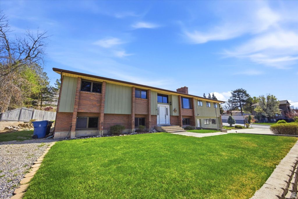 Image 5 of property listing at 793 E ORCHARD DR, Pleasant Grove, UT 84062