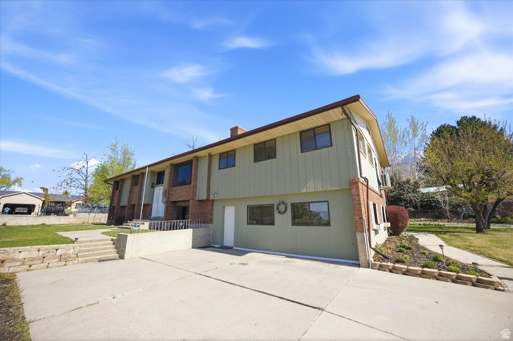 Image 6 of property listing at 793 E ORCHARD DR, Pleasant Grove, UT 84062