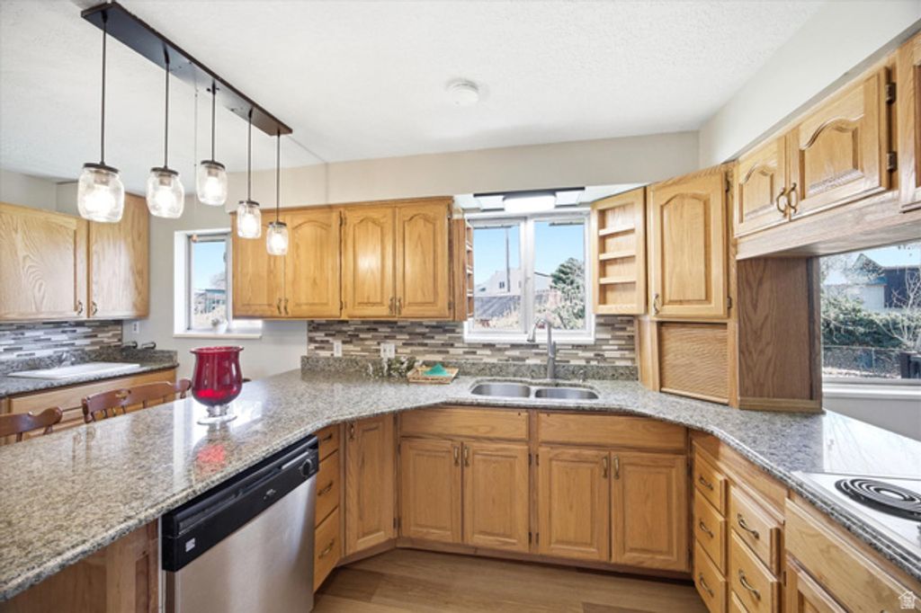 Image 10 of property listing at 793 E ORCHARD DR, Pleasant Grove, UT 84062
