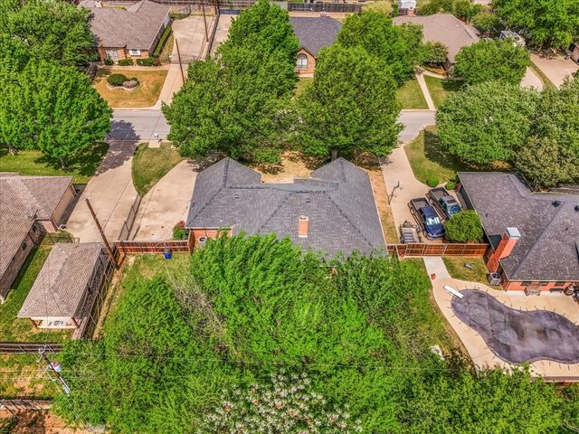 413 Flagstone Drive, Burleson, TX 76028
