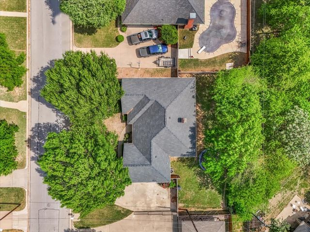 413 Flagstone Drive, Burleson, TX 76028