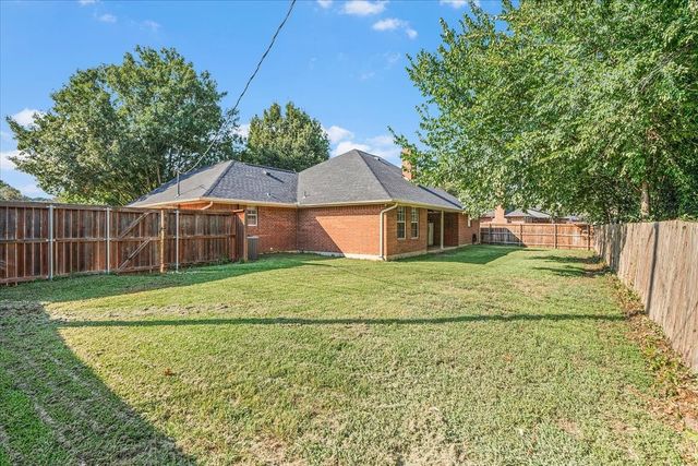 413 Flagstone Drive, Burleson, TX 76028