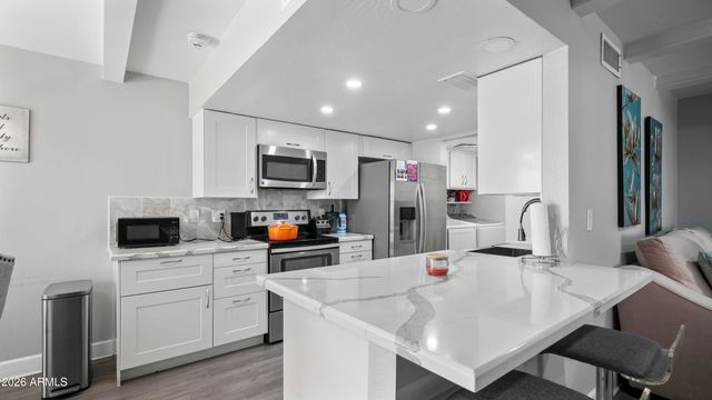 648 E TAM OSHANTER Drive, Phoenix, AZ 85022
