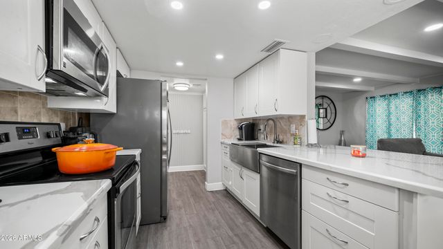 648 E TAM OSHANTER Drive, Phoenix, AZ 85022