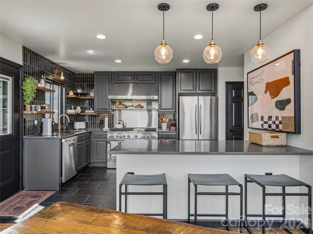 110 North Knob Lane, Weaverville, NC 28787