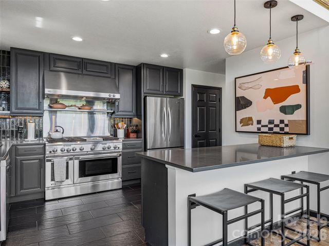 110 North Knob Lane, Weaverville, NC 28787
