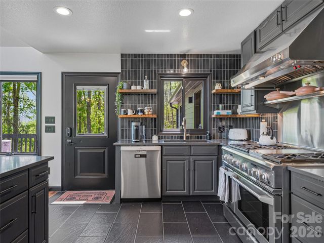 110 North Knob Lane, Weaverville, NC 28787