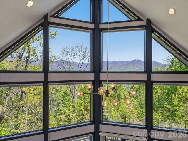 110 North Knob Lane, Weaverville, NC 28787