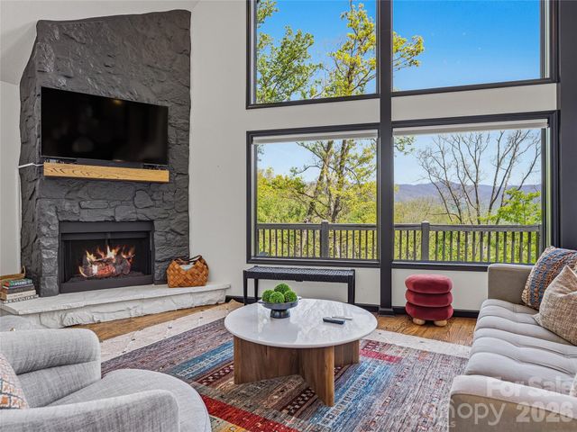 110 North Knob Lane, Weaverville, NC 28787