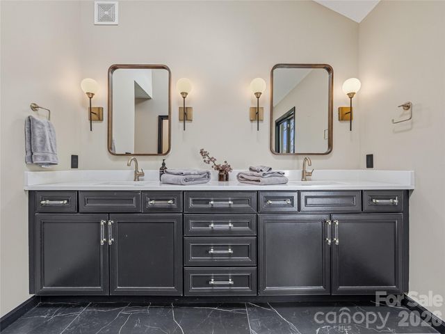 110 North Knob Lane, Weaverville, NC 28787