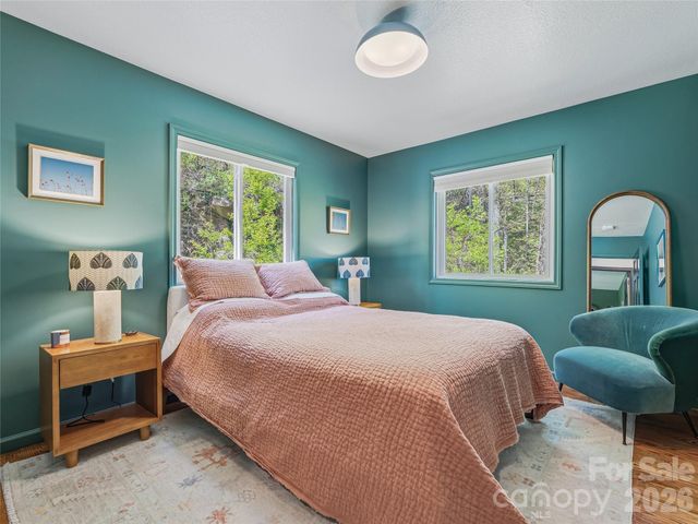 110 North Knob Lane, Weaverville, NC 28787