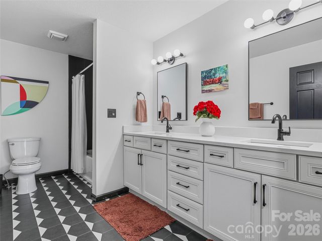 110 North Knob Lane, Weaverville, NC 28787