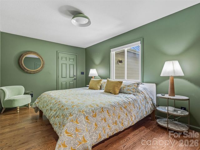 110 North Knob Lane, Weaverville, NC 28787