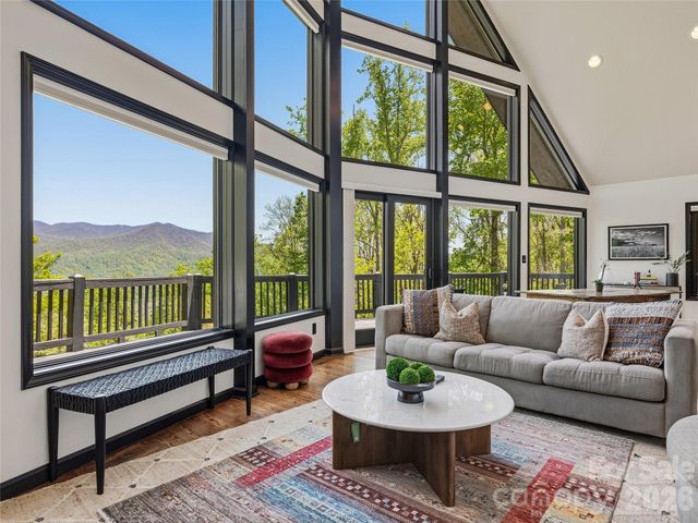 110 North Knob Lane, Weaverville, NC 28787