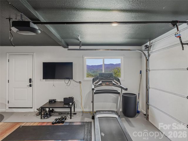110 North Knob Lane, Weaverville, NC 28787