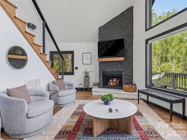 110 North Knob Lane, Weaverville, NC 28787
