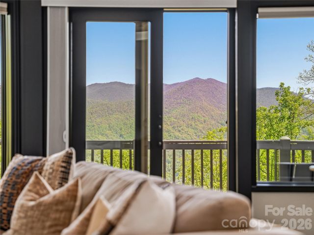 110 North Knob Lane, Weaverville, NC 28787