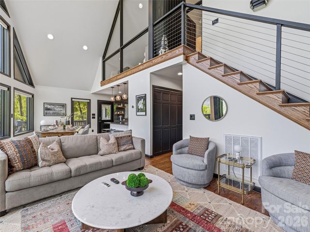 110 North Knob Lane, Weaverville, NC 28787
