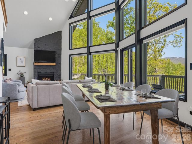 110 North Knob Lane, Weaverville, NC 28787