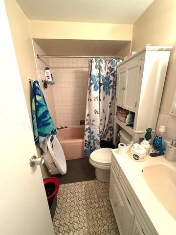 3900 W 95th Street 305, Evergreen Park, IL 60805