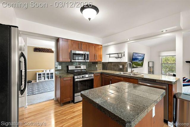 24822 Portsmouth Avenue, Novi, MI 48374