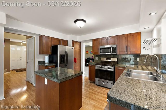 24822 Portsmouth Avenue, Novi, MI 48374