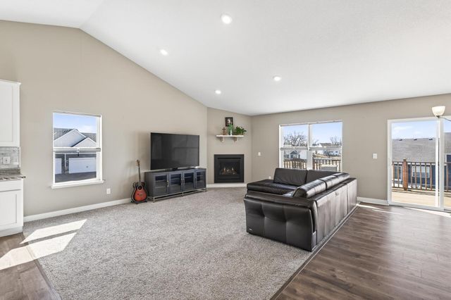 18099 Heirloom Court, Lakeville, MN 55044