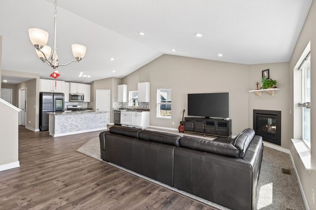 18099 Heirloom Court, Lakeville, MN 55044