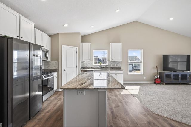 18099 Heirloom Court, Lakeville, MN 55044