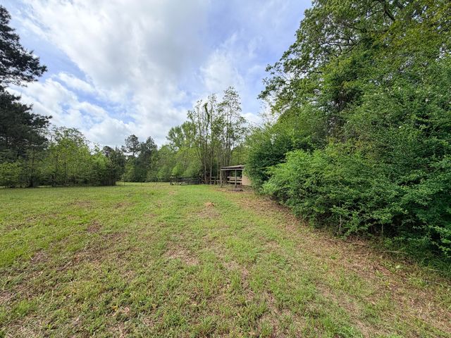 121 J M Burge Rd., Hattiesburg, MS 39402