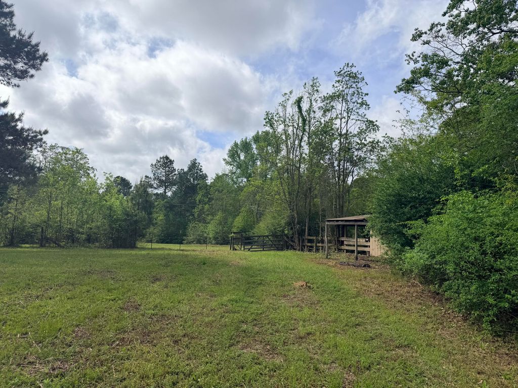 121 J M Burge Rd., Hattiesburg, MS 39402
