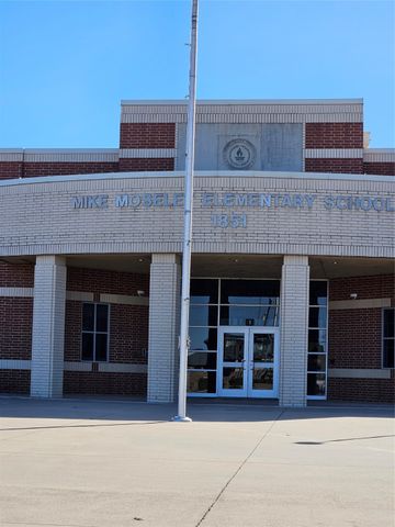 1805 Mobile Road, Grand Prairie, TX 75052