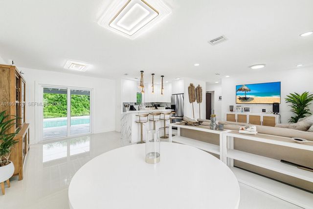 7235 SW 39th St, Miami, FL 33155