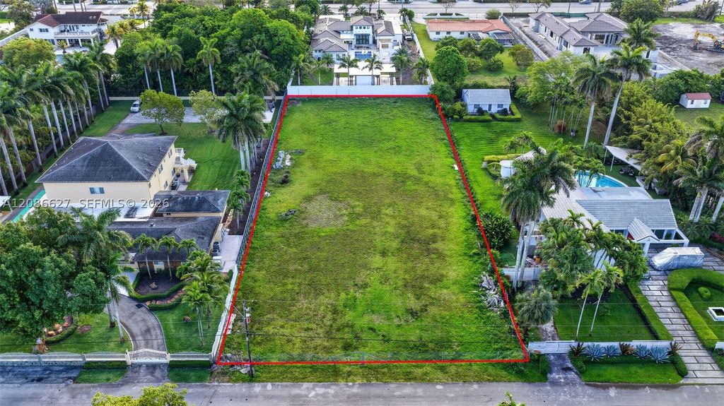 365 NW 128 Ave, Sweetwater, FL 33182
