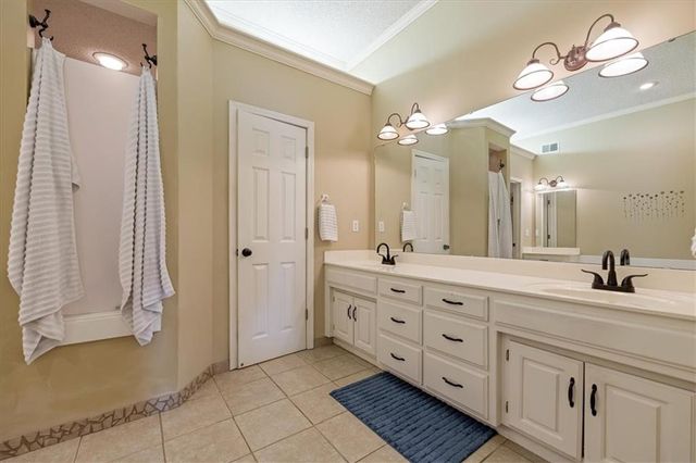 13119 S Hallet Court, Olathe, KS 66062