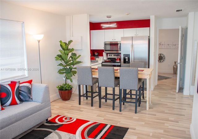 43 NW 41st St, Miami, FL 33127