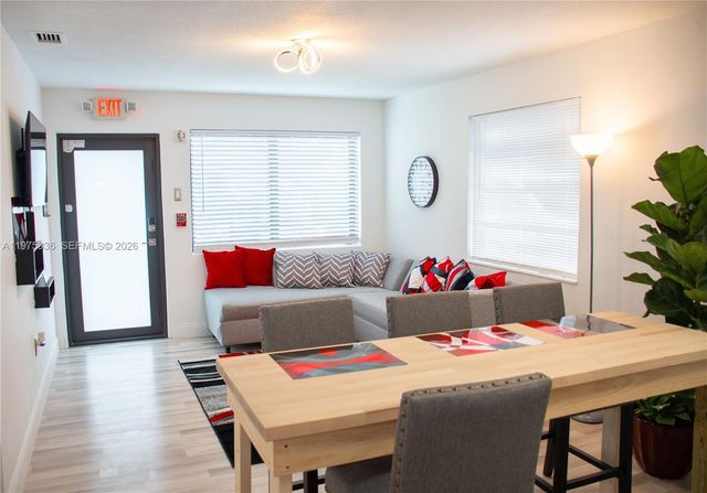 43 NW 41st St, Miami, FL 33127