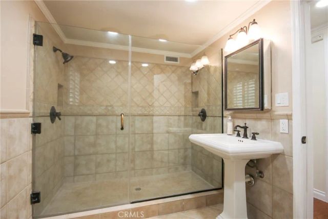 6262 Heil Avenue, Huntington Beach, CA 92647