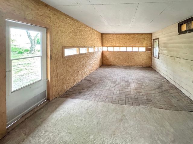 408 6th St Sw, Minot, ND 58701