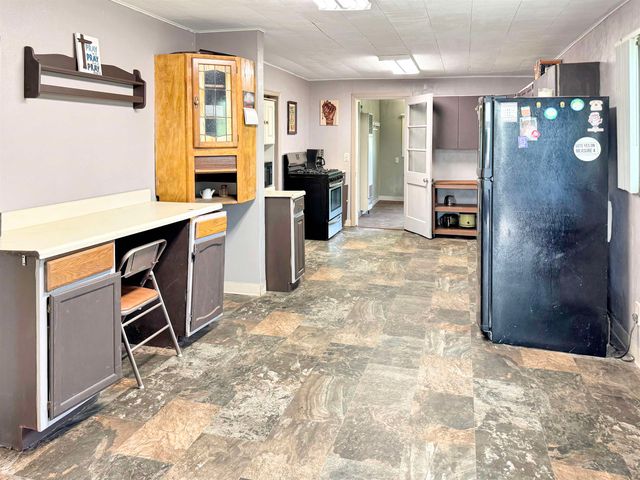 408 6th St Sw, Minot, ND 58701