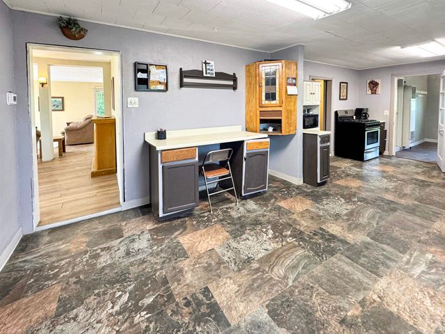 408 6th St Sw, Minot, ND 58701