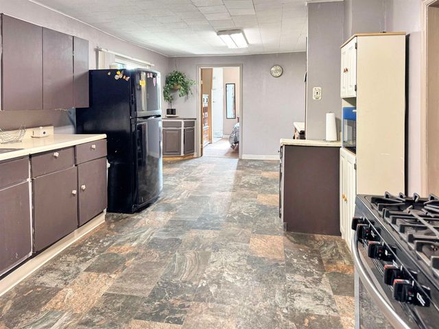 408 6th St Sw, Minot, ND 58701