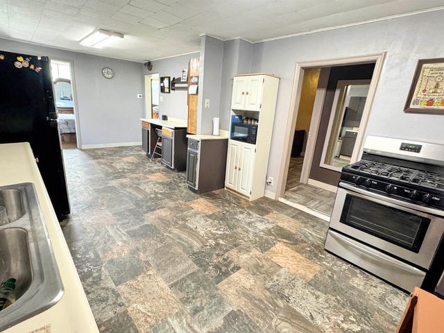 408 6th St Sw, Minot, ND 58701