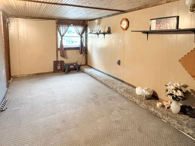 408 6th St Sw, Minot, ND 58701