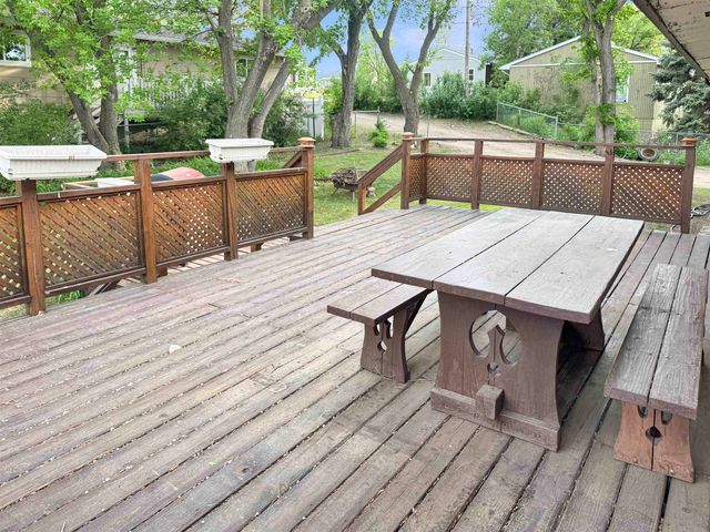 408 6th St Sw, Minot, ND 58701