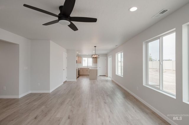 8202 E Cool River Loop, Nampa, ID 83687