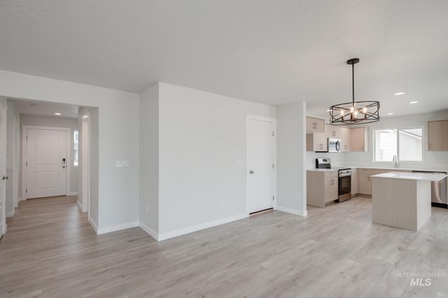 8202 E Cool River Loop, Nampa, ID 83687