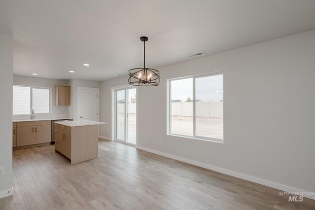 8202 E Cool River Loop, Nampa, ID 83687